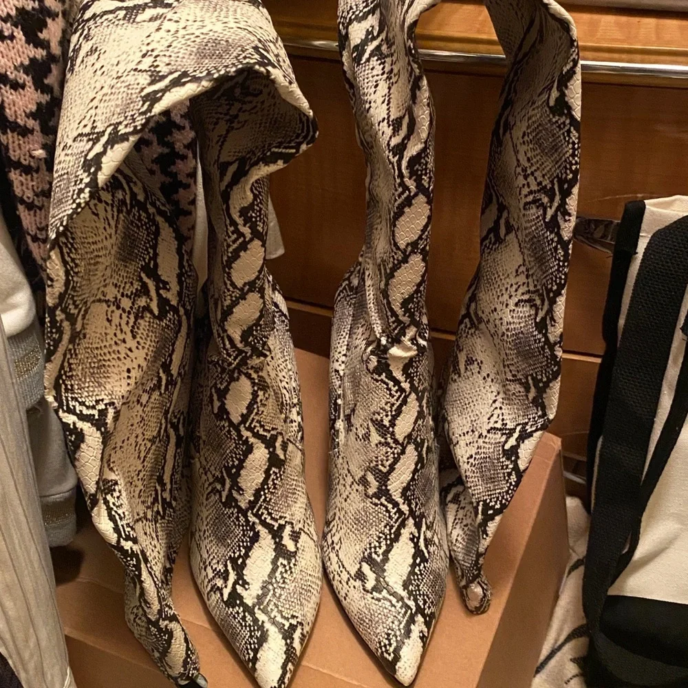 STEVE MADDEN BOOTS - Picture 15 of 17